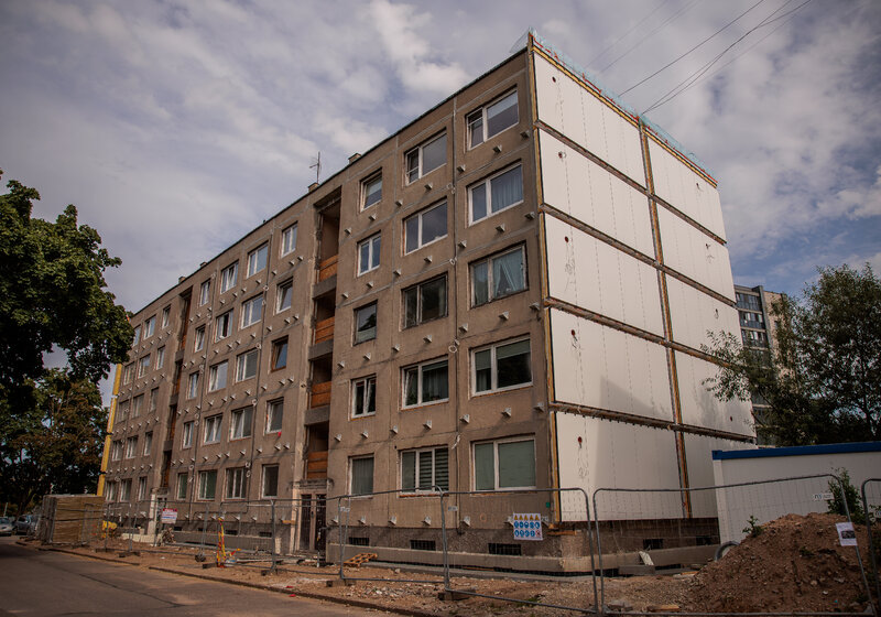Pirmieji Lietuvoje: Vilniuje skydine technologija atnaujinami daugiabučiai 